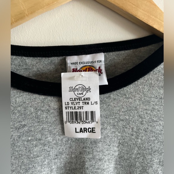 Hard Rock Cafe Cleveland NWT Longsleeve shirt - Picture 2 of 7